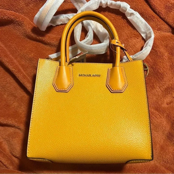 MICHAEL KORS MERCER Medium Messenger Crossbody Bag Honeycomb Leather NWT… - Picture 9 of 16